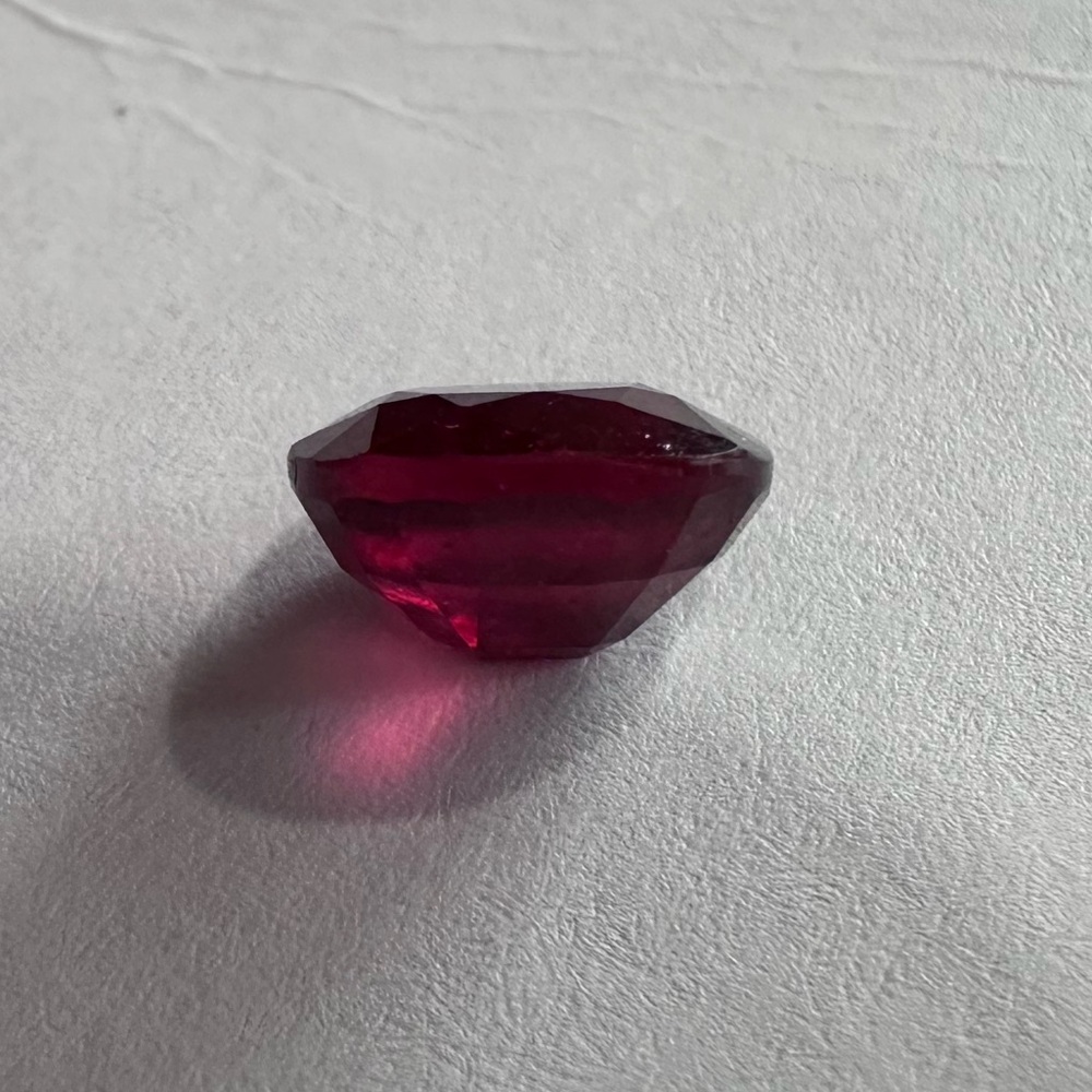 Elegant Red Beryl Ruby approx 2.50 ct ish - Picture 7 of 16